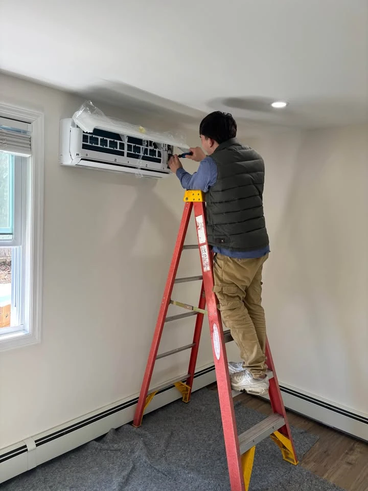 Mini Split Cleaning & Tune-Up services by expert local HVAC technicians near you. Call Mini Split Local Pros for same day repairs.