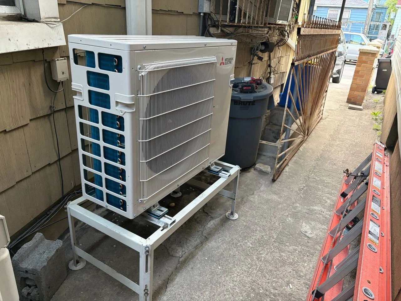 Professional mini split HVAC technicians in Delaware equipped with top-tier tools for residential and commercial ductless service.